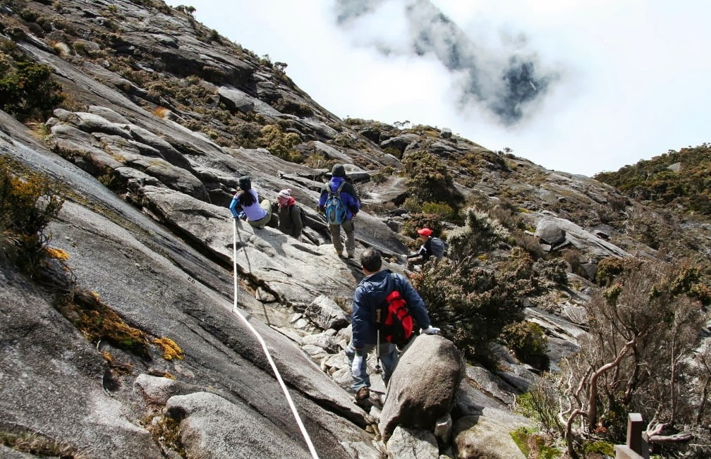 9-Day Mount Kenya Nelion & Batian Dual-Summit Expedition