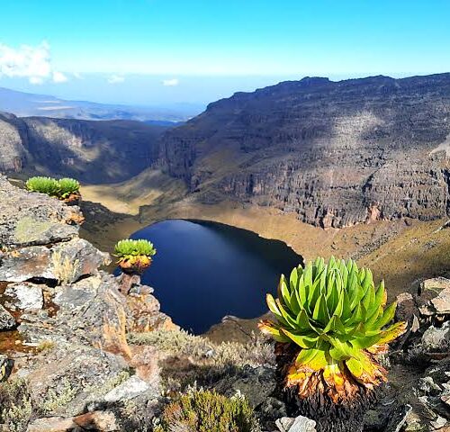 6-Day Guided Mount Kenya Lakes & Summit Tour