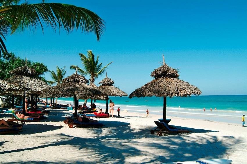 9-Day Kenya Safari and Beach Holiday – Masai Mara, Amboseli, Tsavo and Diani Beach